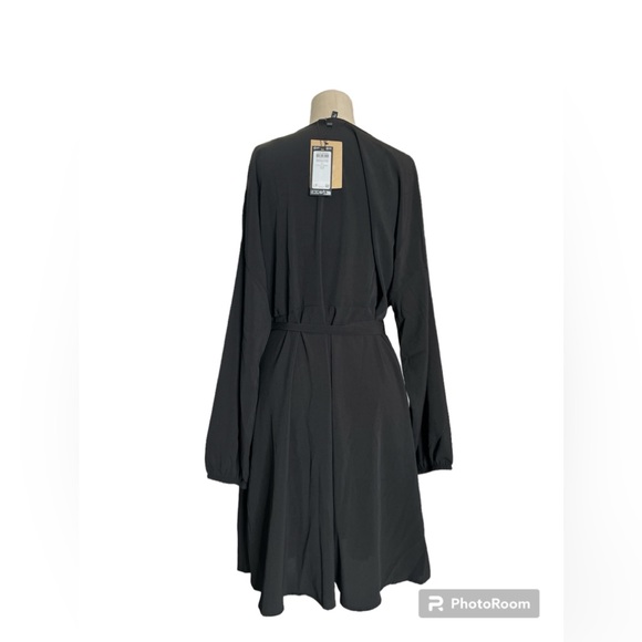 Vero Moda Short Dress V neck in Black - Picture 7 of 10